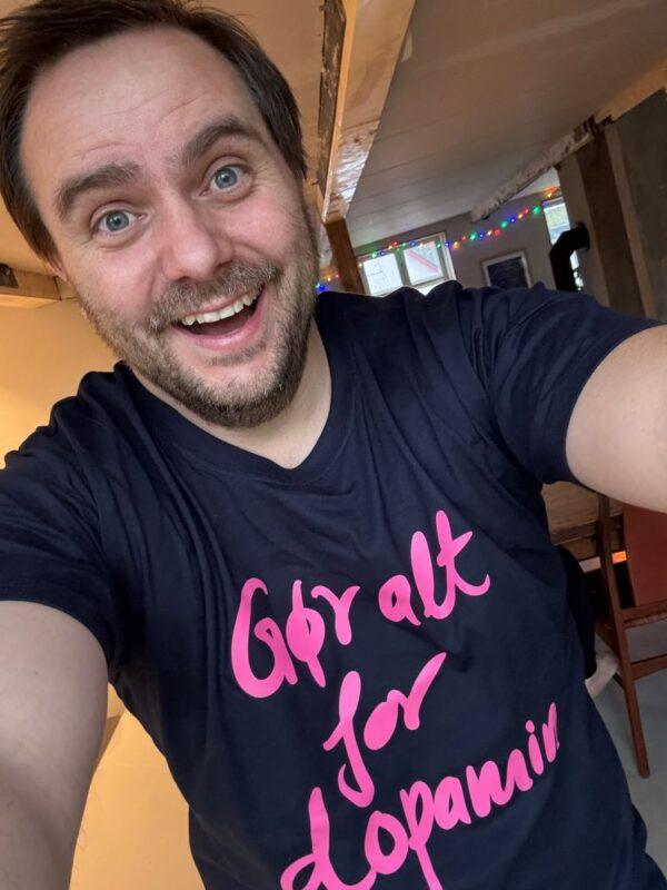 Gør alt for dopamin T-shirt - Image 2